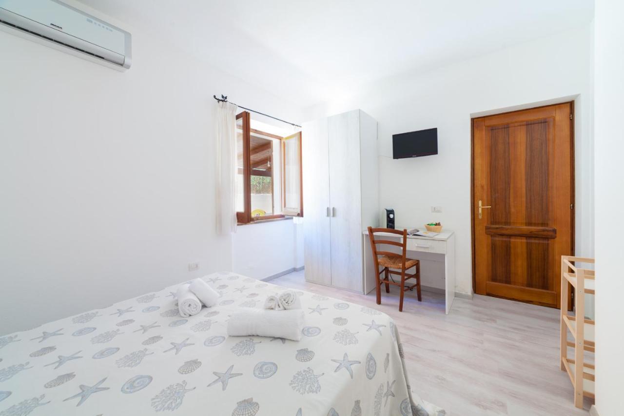 Brezza B&B Golfo Aranci Exterior foto
